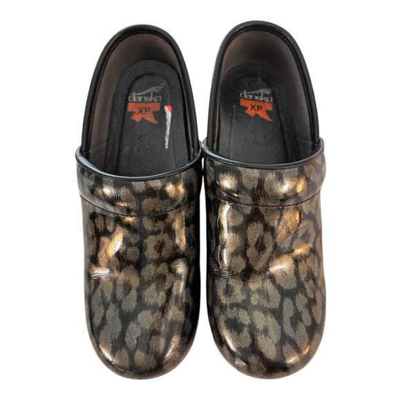 Dansko Pro XP 2.0 clog in a leopard print size 37 women’s - Picture 2 of 6